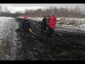 Дети ходят в школу по колено в грязи