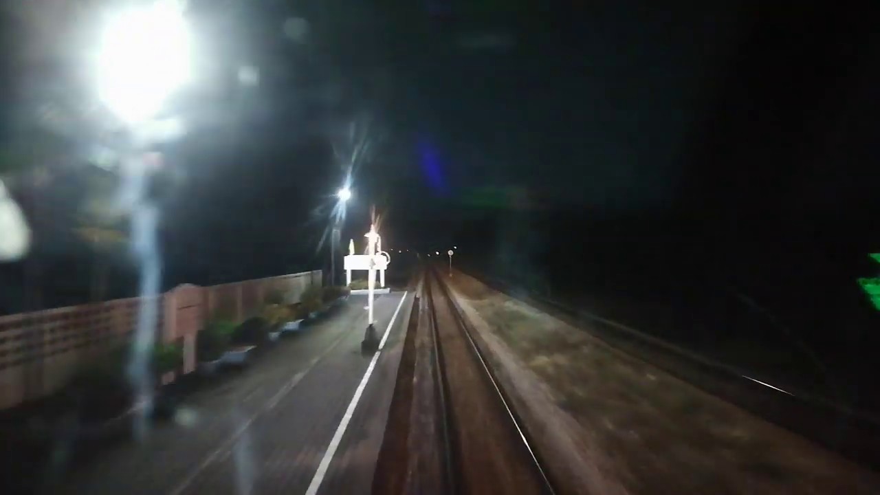 มุมมองคนขับ ขบวนรถด่วนพิเศษทักษิณารัถย์ที่32ทำขบวนช่วงสถานีนาสารถึงสถานีสุราษฎร์ธานี ในเวลากลางคืน