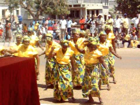 DANÇA EM ANGOCHE- MOÇAMBIQUE - YouTube