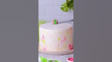 Heat up your icing spatula to achieve a sideways piping cake look