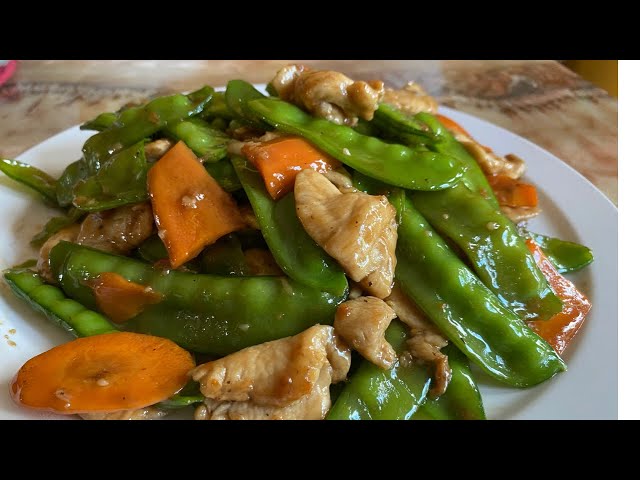 Easy chicken with snow peas recipe Chinese style 荷兰豆炒鸡肉 class=