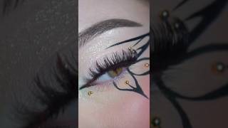 #eyeshadow#eyeliner #shortsfeed#shortvideo #shorts#glittereyeshadow#shimmereyes#eyelidmakeup