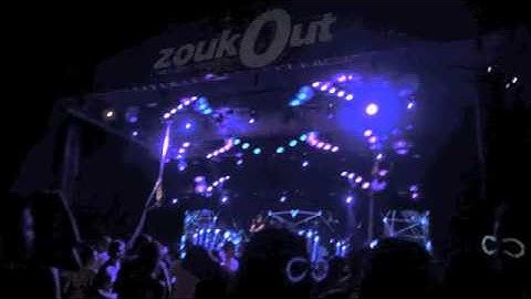 Zouk-Out 2013 aerial act