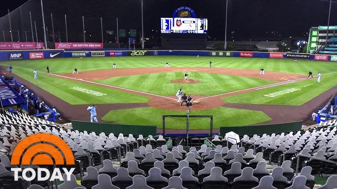 Toronto Blue Jays on X: @MLB @BuffaloBills @BuffaloBisons Blue Jays fan Josh  Allen 😃  / X