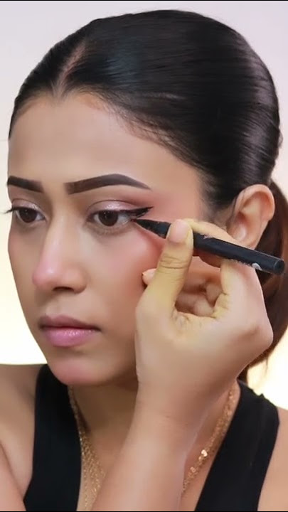 Wing Eyeliner Tutorial #shorts #ashortaday #eyelinertutorial #forbeginners #barshapatra