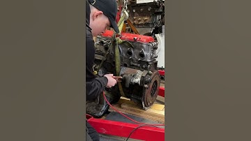 COMPRESSION TEST ON MY E30 ENGINE #cartok #car #diy #youtuber #bmw #e30 #restoration #classiccar #M3