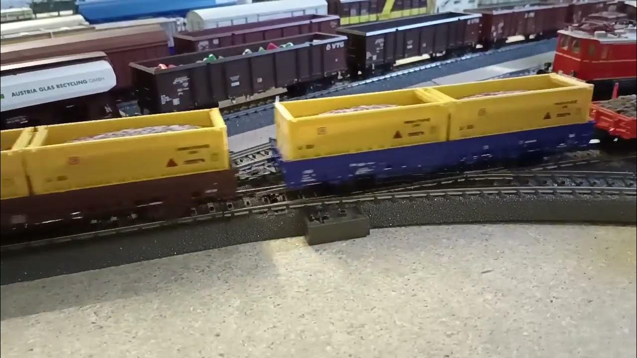 1293 0113 mit einem gemischten Güterzug auf meiner Modelleisenbahn am