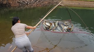 Top Videos: Survival Skills, Fishing Techniques Harvesting Many Big Fish