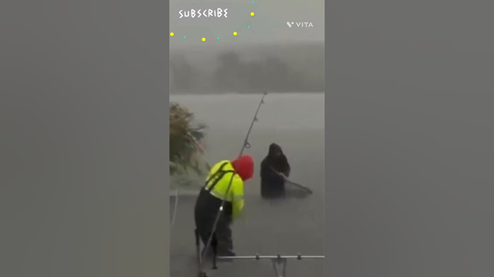 pescando con tormenta , este pescador pesco un rayo 🤪 #pescadeportiva #pesca  #tormenta #fishing