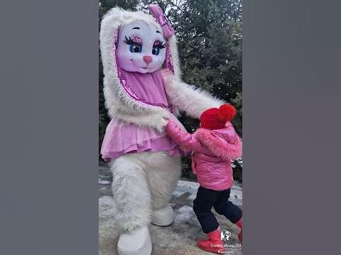 Зайка Ляля поздравила маленькую именинницу🐰#shorts - YouTube