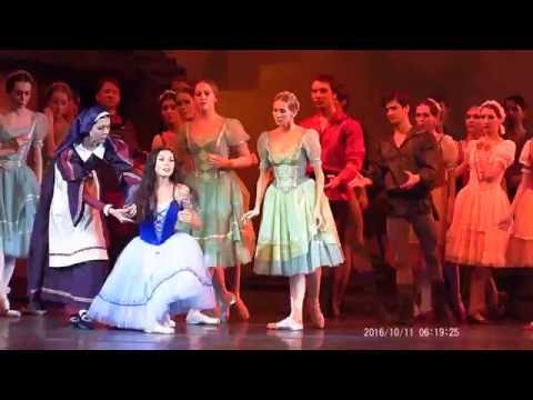 فيديو: Natalia Balakhnicheva - راقصة الباليه في مسرح الكرملين للباليه