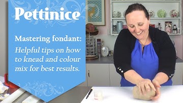 Fondant 101: Kneading and colour mixing your fondant.