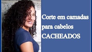 Corte em camadas para cabelos cacheados