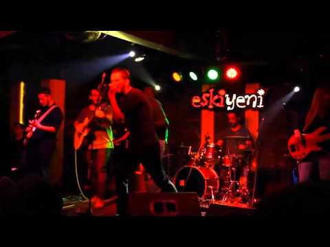 Tolgahan Tarıoğlu & Emre Nalbantoğlu - Sen Nerden Çıktın - EskiYeni Cafe