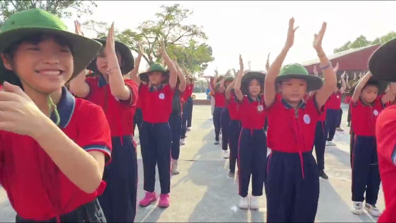 Chiến binh xanh - sân chơi đồng diễn sân trường của HS trường tiểu học duy tân