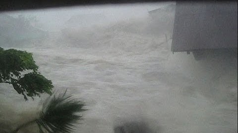 AMAZING AMATEUR FOOTAGE OF TYPHOON HAIYAN - BBC NEWS