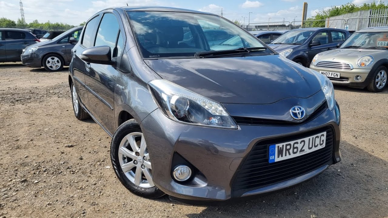 Toyota Yaris Automatic HYBRID - YouTube