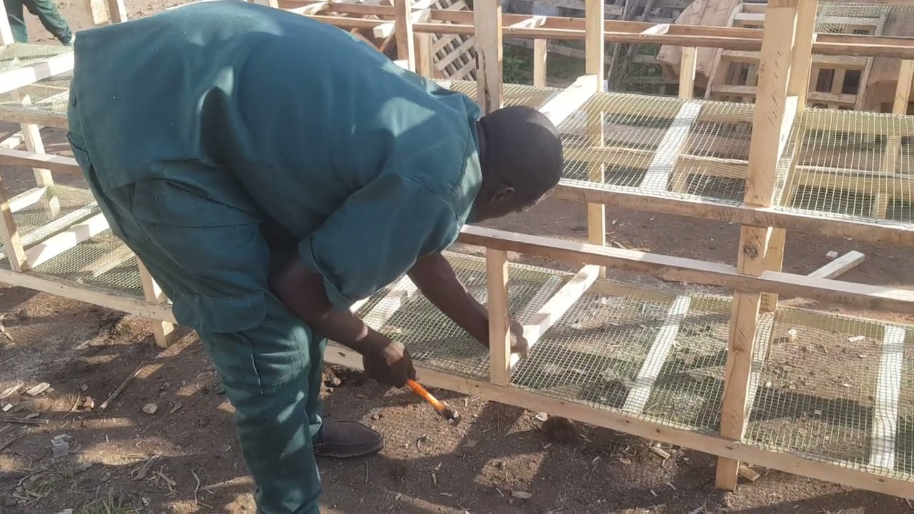 uko bubaka inzu yinkwavu igice cya 2 how to buld rabbit cage part2