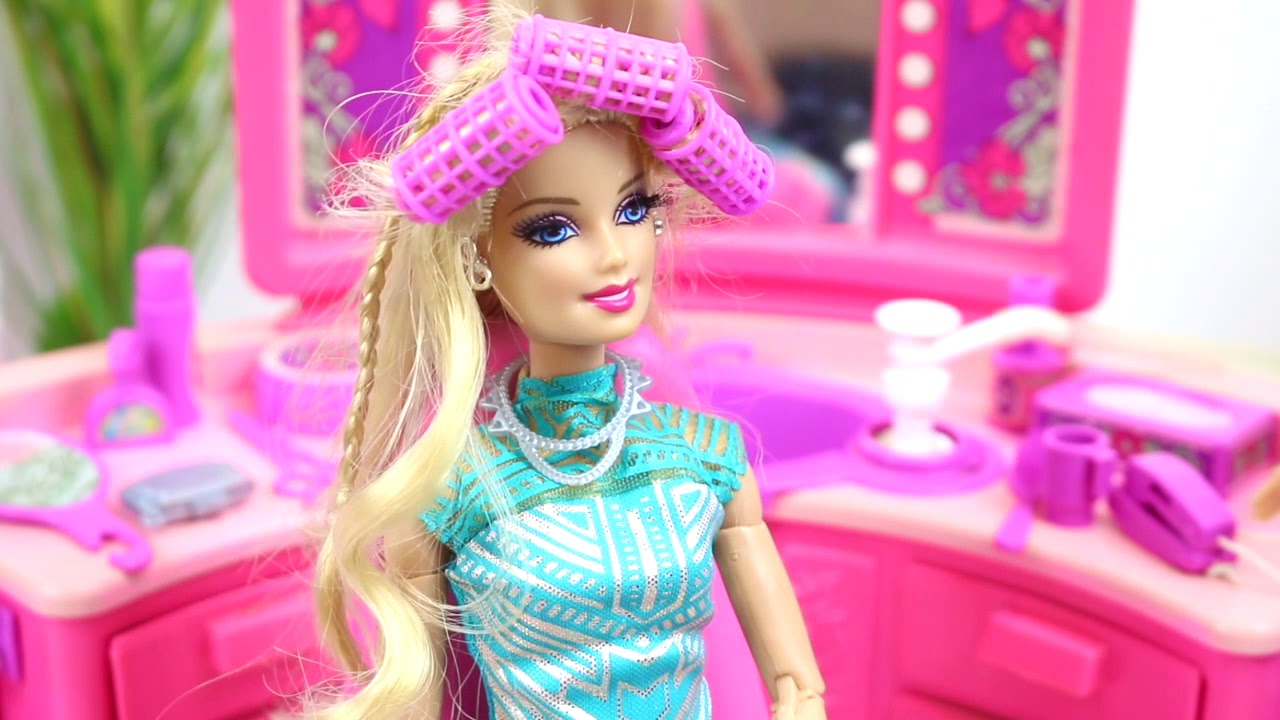 Barbie Doll Hair Salon-Barbie Hair curl Hair Cut Hair Washصالون تجميل  باربىBarbie Salão de Beleza - YouTube