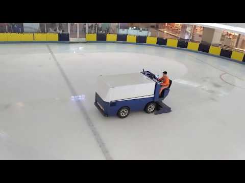 Video: Cara Mengisi Arena Skating Di Halaman