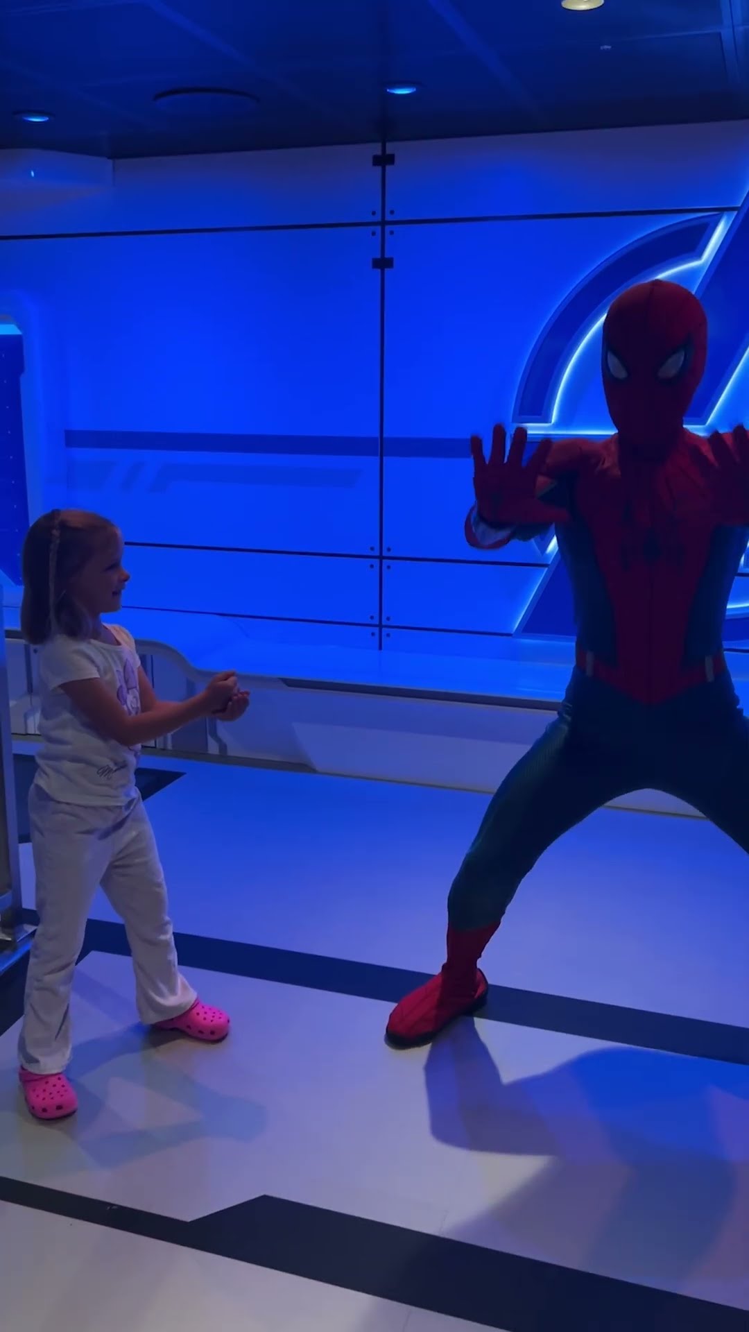 #rockpaperscissors ??✂️ vs Spiderman! Disney gave us free tickets #disneytreasure  #disneycruiseline