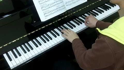 Bastien Piano Basics Level 4 Piano No.35 Parallel Major and Minor Scales E (P.34)