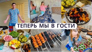 А ТЕПЕРЬ МЫ В ГОСТИ 😊 Национальное блюдо 😋 Шашлыки, застолье/ Рассада 🌱 Играем в весёлые игры 🏐