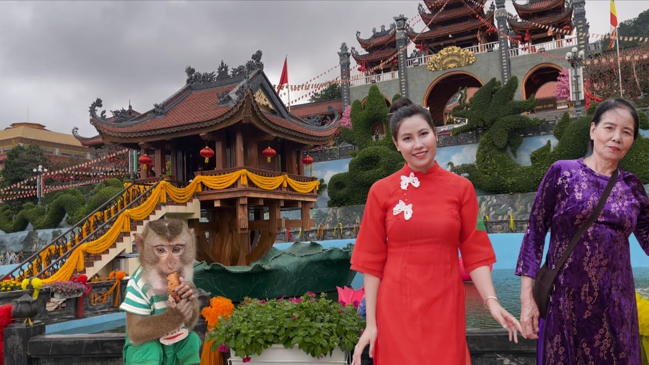 Семья Ламбо провела для всех экскурсию по самому большому храму во Вьетнаме.