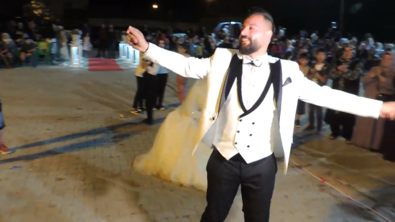 Köyümüzün kızı #Esra #ŞAHBAZ Köye gelmiş !! Hüdayda dedi .. #Gelin ve #Damat da oynarmış #ÇAYIRALAN