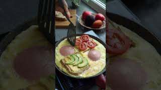 Самый вкусный и сытный завтрак Горячие бутерброды с яйцом сыром и колбасой