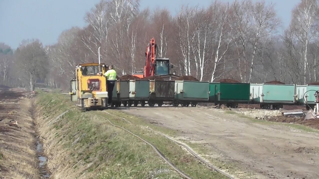 Schwerer Zug mit Doppeltraktion und Nachschub fährt an