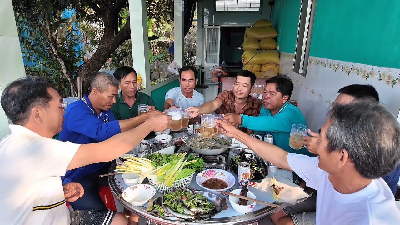 Возвращаюсь в свой родной город Бакльеу, чтобы присутствовать на поминальной службе в конце года ...