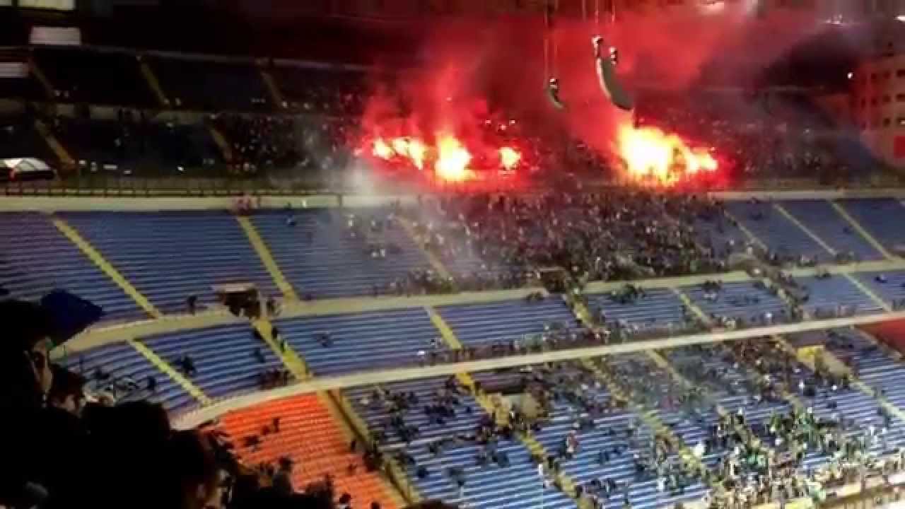 Saint-Étienne Away Fans Using Flares vs Inter Milan - UEFA Europa