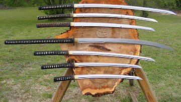Em que ano foi abolido andar com espadas no Japão *?