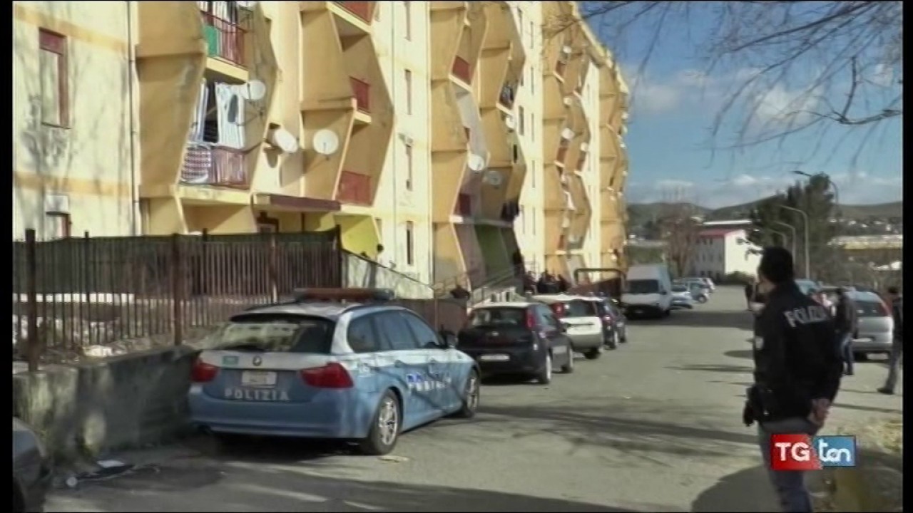 Catanzaro, blitz nel quartiere rom  Dopo gli arresti scattano i controlli TG ten 23 febbraio 2017