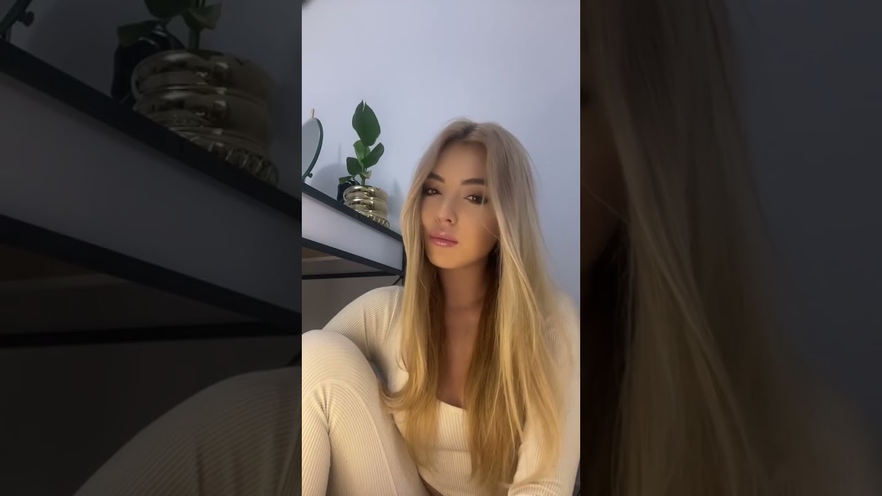 Discord server link in channel bio 