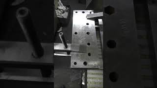 Развертывание штифтовых отверстий в  съемнике через матрицу