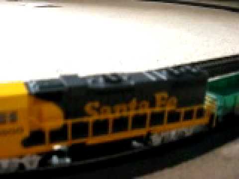 Bachman HO Scale Train set " Santa fe" - YouTube