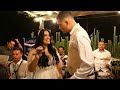 Noivos com banda dão um show no casamento evangélico.  Musicas cantada pelo noivo na recepção (*)