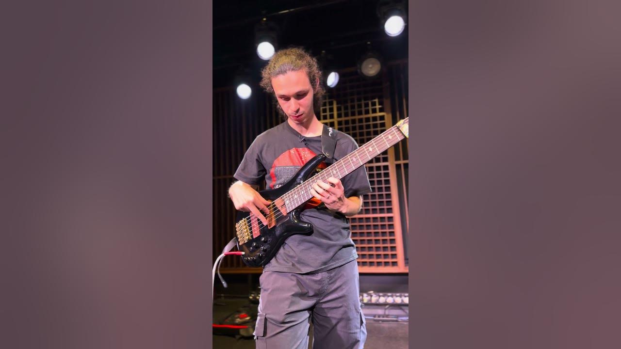 Riccardo Oliva - Matteo Mancuso bassist demos the Bass Whammy Pedal #bass #bassfeatured #bassguitar