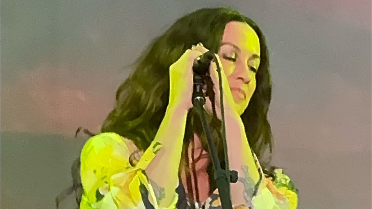 Alanis Morissette You Oughta Know Live Performance At Minnesota Yacht Alanis morissette you oughta know live performance at minnesota yacht