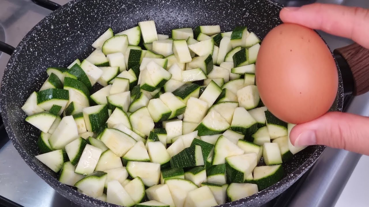 Se avete zucchine e uova dovete fare questa ricetta!! cena veloce e ...