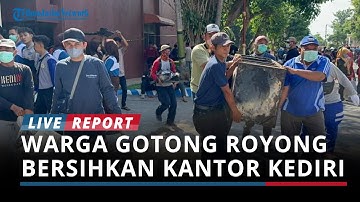 BREAKING NEWS - Ribuan Warga Kediri Gotong Royong Bersihkan Kantor Pemkab Pasca Kerusuhan