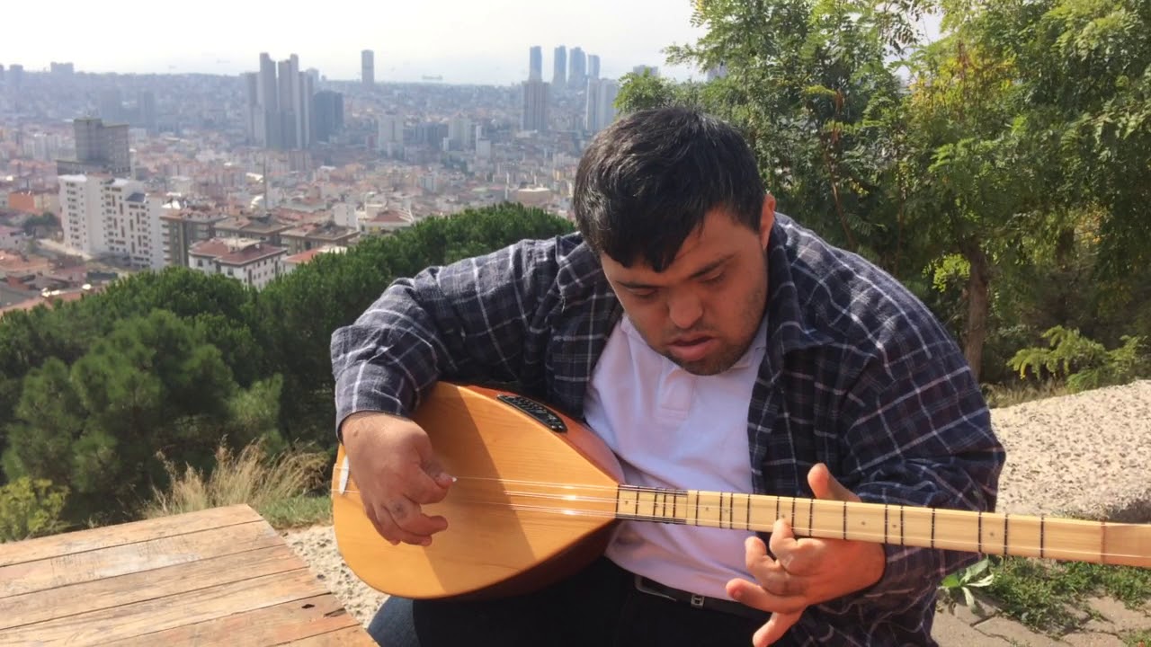 Bilmem Ağlasam mı Ağlamasam mı