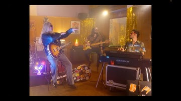 Young Gun Silver Fox - Born To Dream (Official Video)