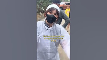 Nhói lòng cô gái mặc áo tang xin gạo về cúng cơm cho ba 😢#xotxa #camdong #tamtrang #tuthien #giadinh