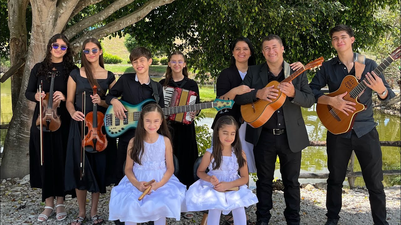 Hermanos míos / Que hora es - Abril García Music / Mariachi