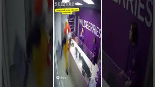 Типичный день в пункте выдачи. t.me/HumanReadyTech #funny #прикол