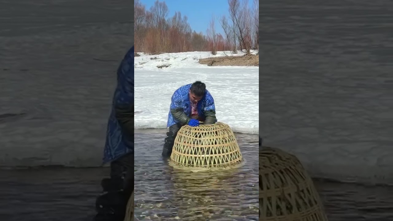 Ice Mein Phasi Huge Fish Kaise Pakdi? 😱 | Real Survival Fishing Technique”