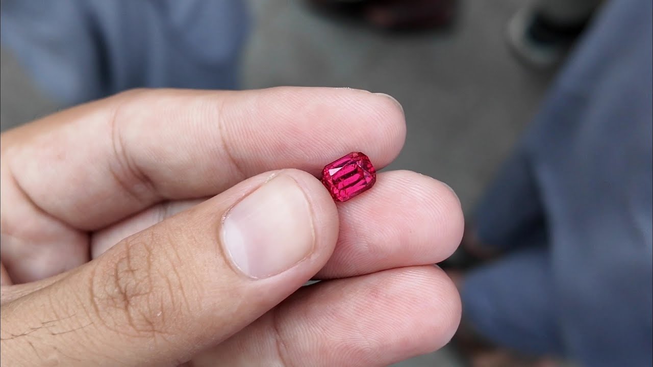 Новая коллекция драгоценных камней с крупнейшего рынка драгоценных камней в Пакистане